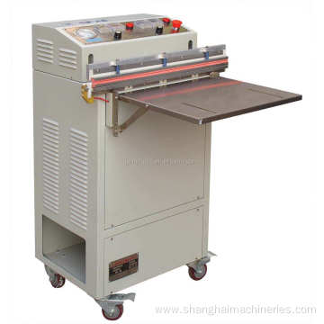 Automatic vacuum packaging machine for meat